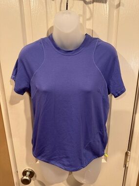 Lululemon Purple Lightweight Activewear / Hiking Short Sleeve Top. Sz 4